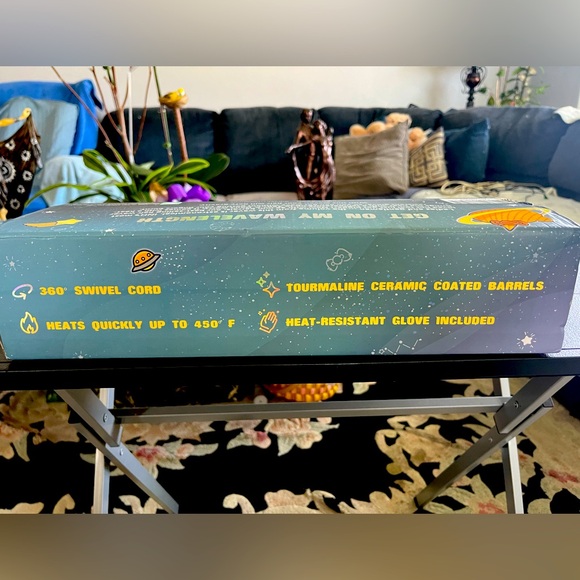 The Waver INH hair tool. Limited Edition Hello Kitty - Picture 3 of 3